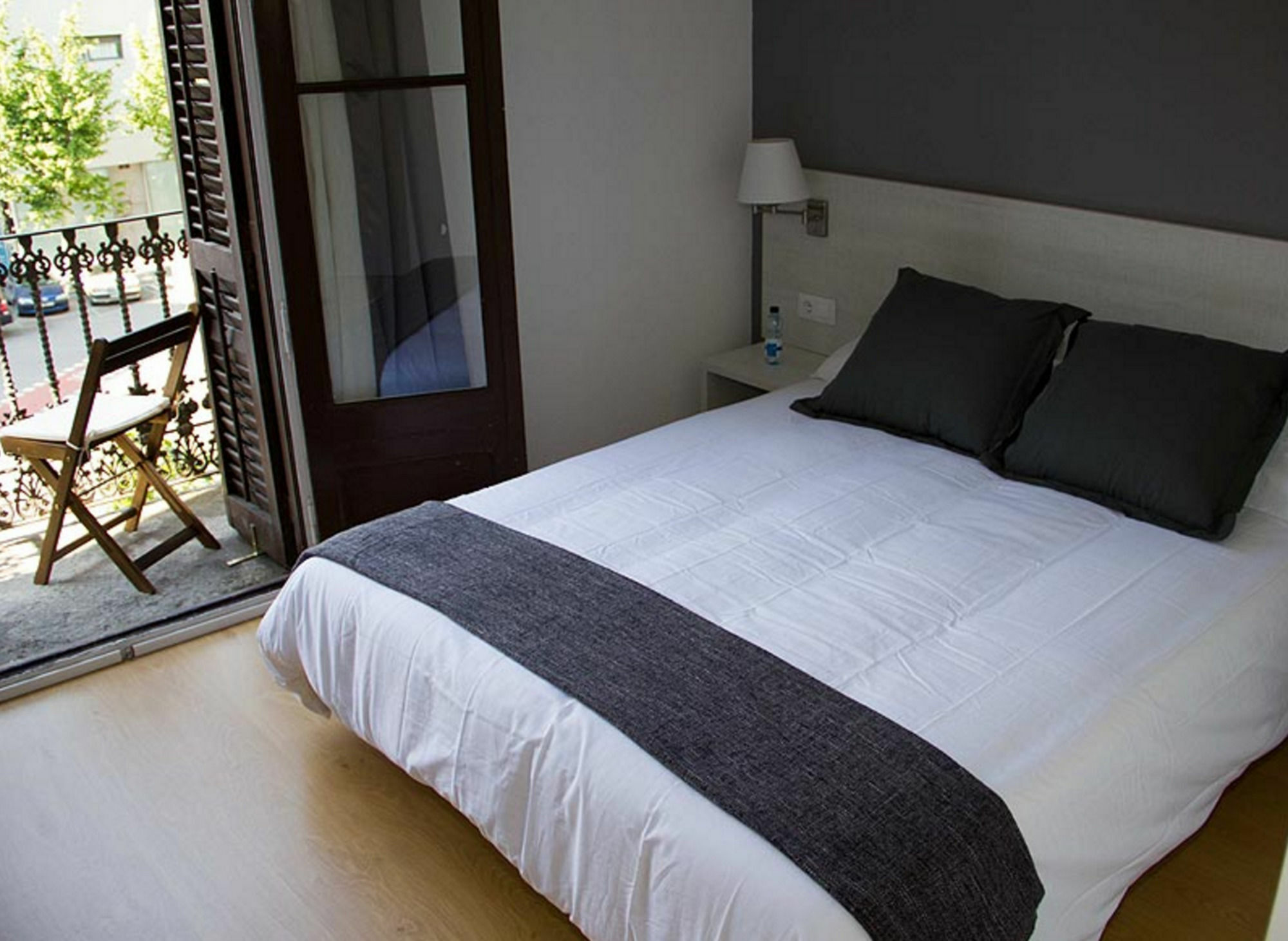 Hostalin Barcelona Diputacion Экстерьер фото